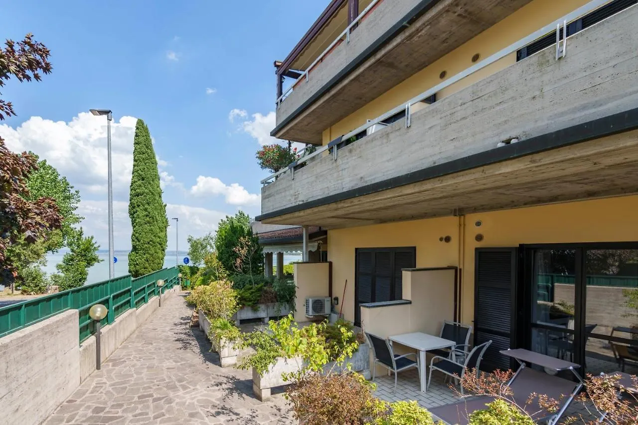 Lake Apartment Primea 西尔米奥奈