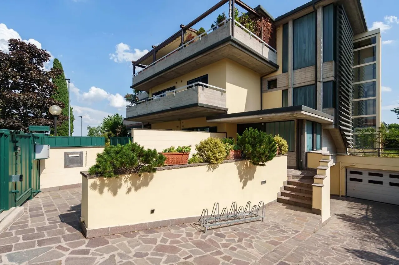 Lake Apartment Primea 西尔米奥奈 0*,